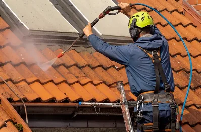 Démoussage et hydrofuge de toiture à Furiani